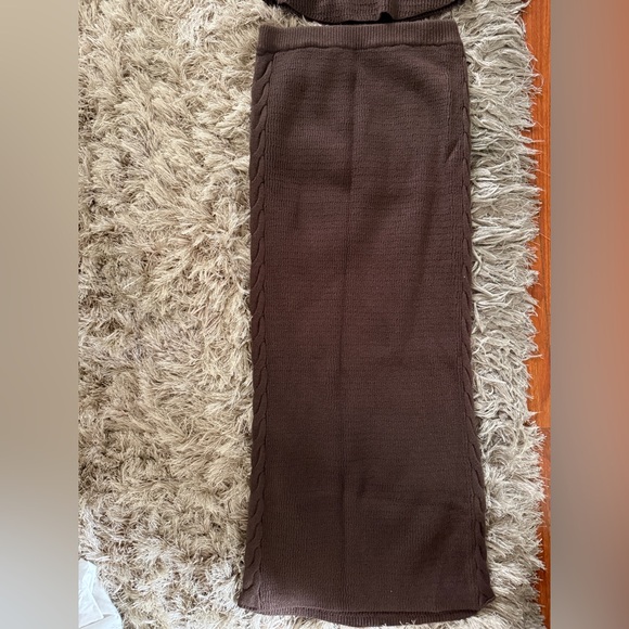 Brown Knit skirt set. Never worn. - Picture 3 of 5